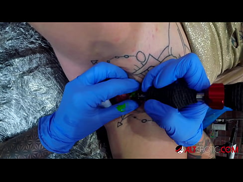 ❤️ Umntu oshushu kakhulu onetattoo uSully Savage wafumana umvambo kwiclitoris yakhe ️❌ kwi-xh.pornfuror.ru ❌❤
